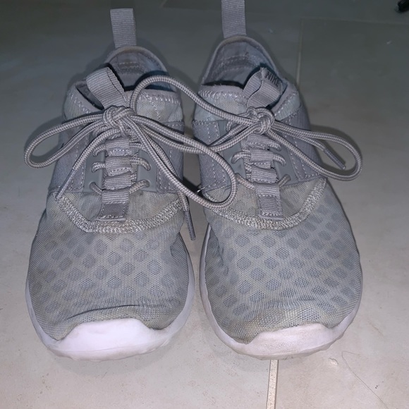 NIKE Running shoes - Picture 2 of 4